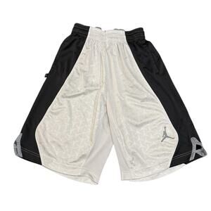 NIKE JORDAN Basketball Shorts Dri- Fit Size M Medium Black And White Side Pocket